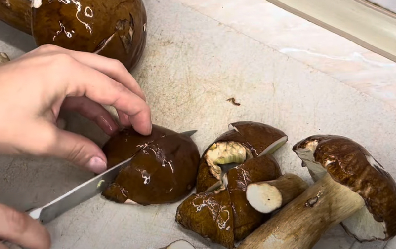 Мариновані грибочки на зиму: рецепт ідеальної закуски на святковий стіл